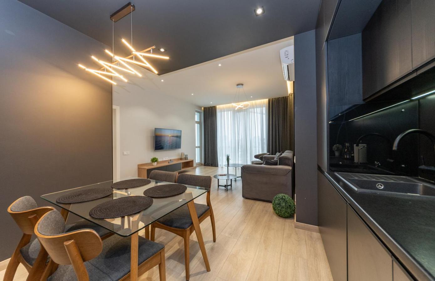Royal Tower Residence Big Vip Apartment In Center Floor 27 基輔 外观 照片
